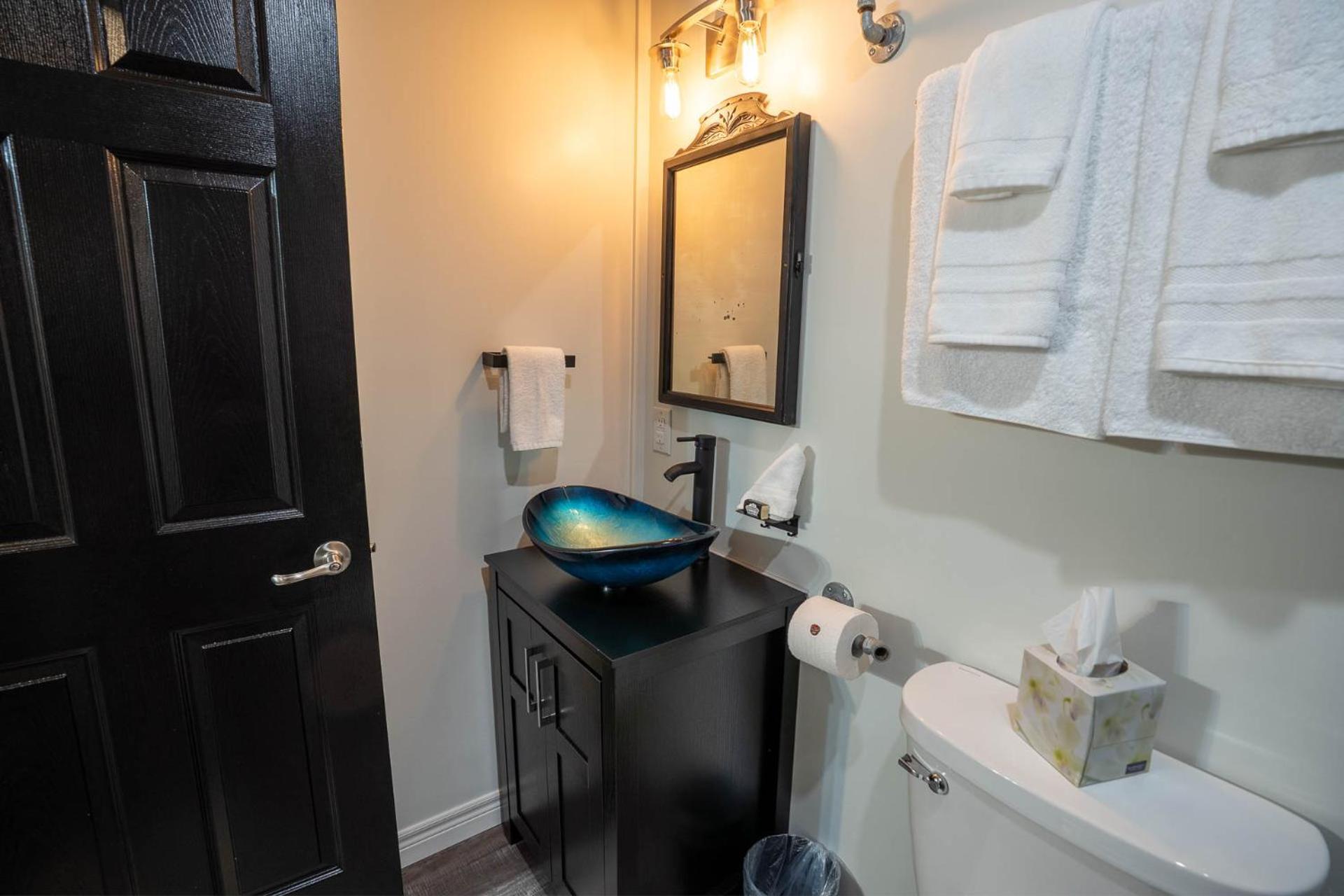 Heart & Hops Brewery Suites Kingsville Luaran gambar